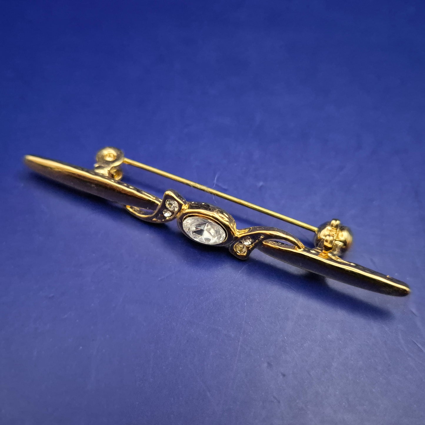 Elegante Goldene Vintage Stabbrosche – Klassischer Stil mit Kristallbesatz