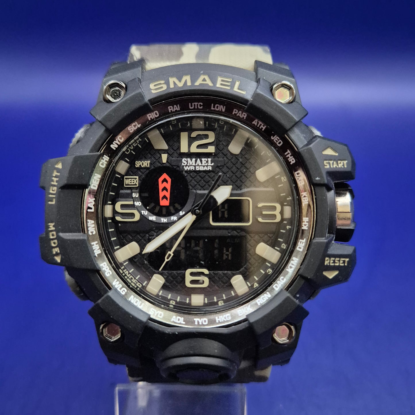 Robuste SMAEL Herren Uhr – Sportliches Camouflage Design mit Dual Time