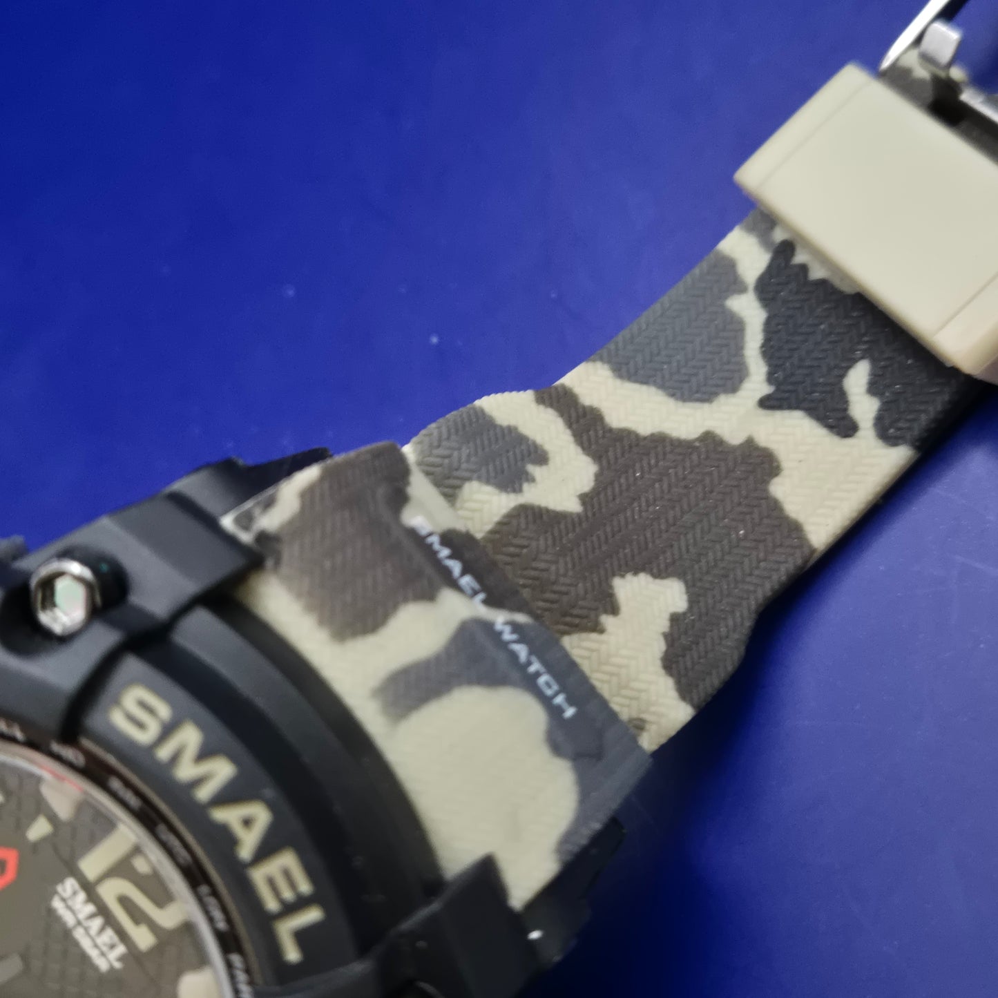 Robuste SMAEL Herren Uhr – Sportliches Camouflage Design mit Dual Time
