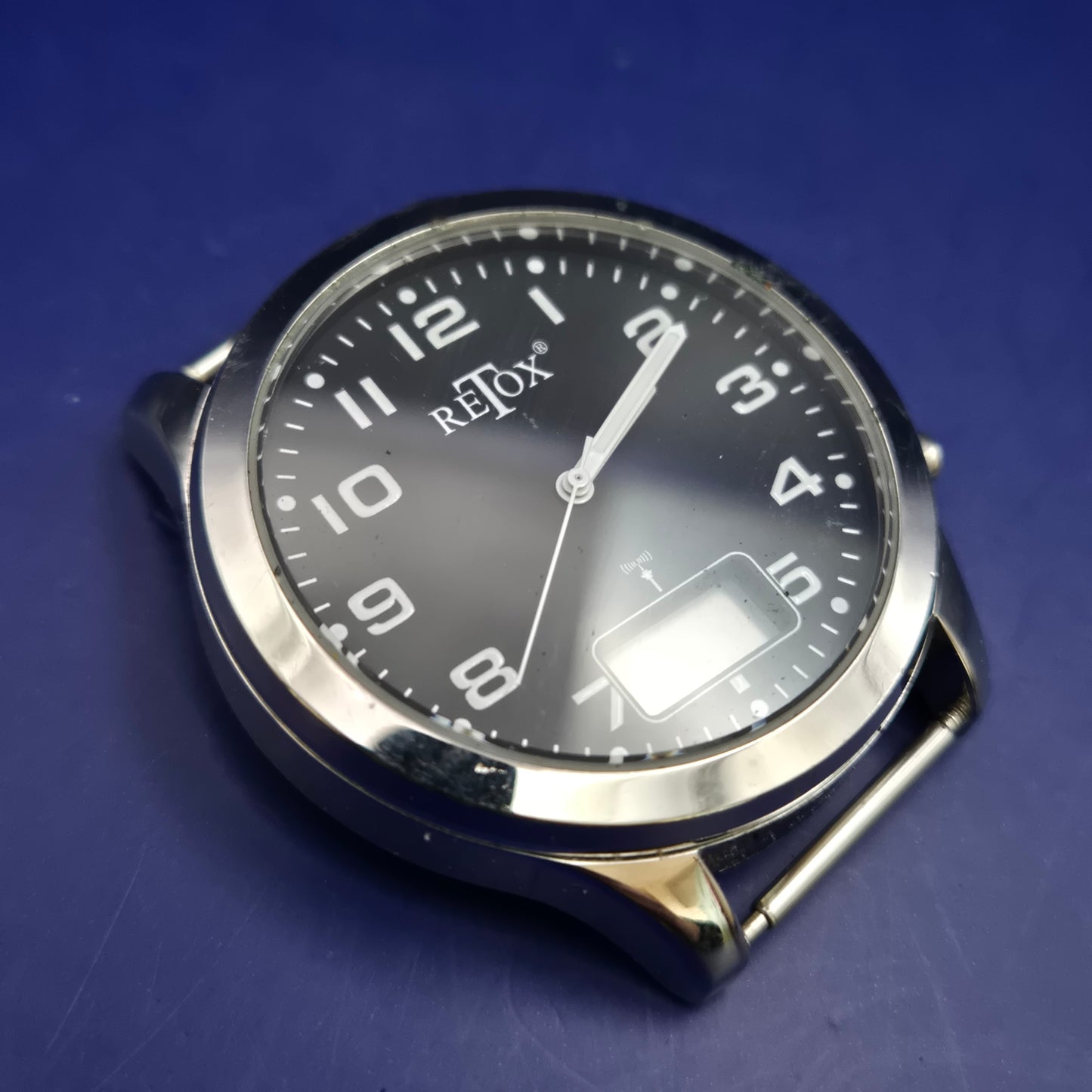 Klassische Retox Herren Uhr – Funkgesteuert mit Digitaler Anzeige