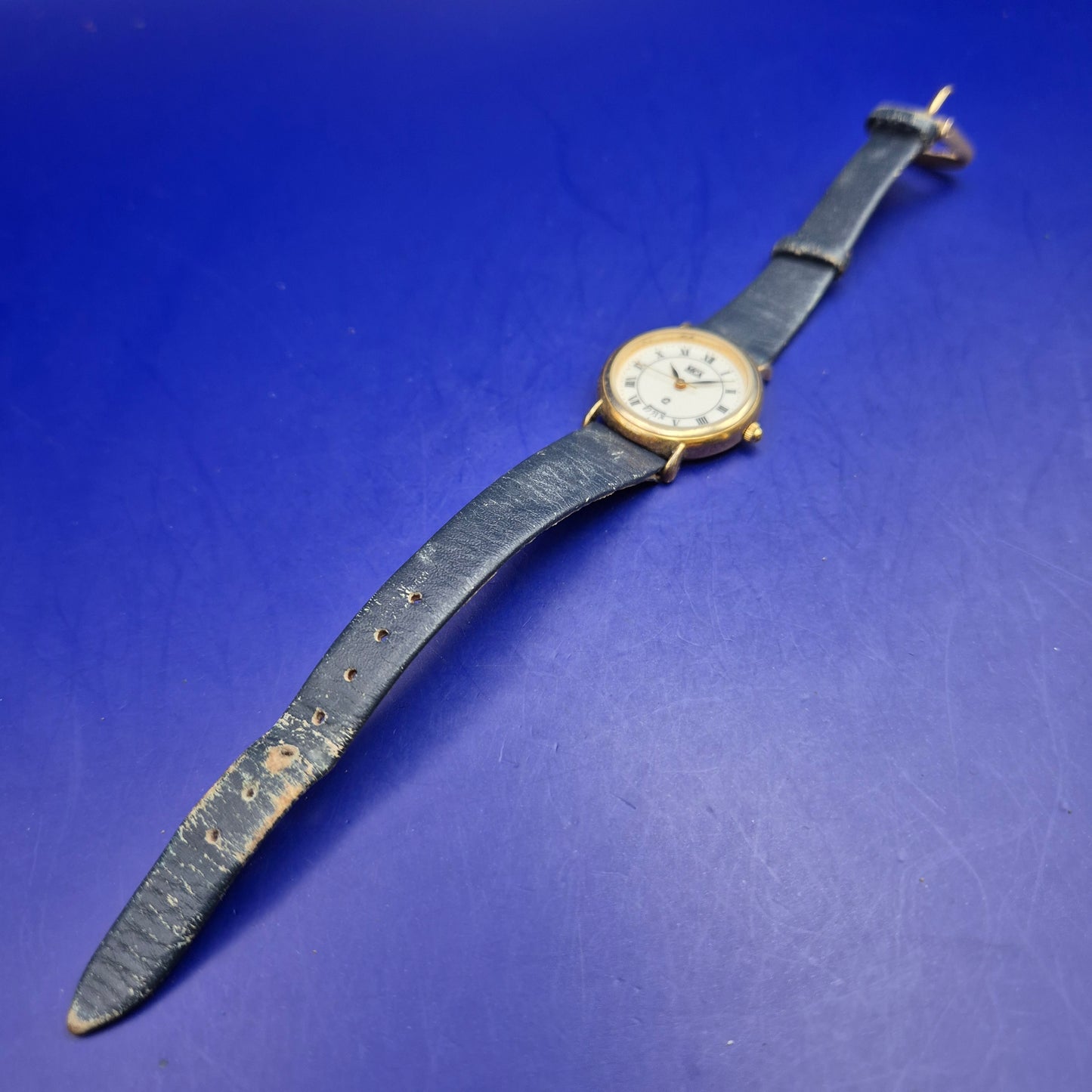 Elegante MCA Damen Uhr – Klassisches Design mit römischen Ziffern