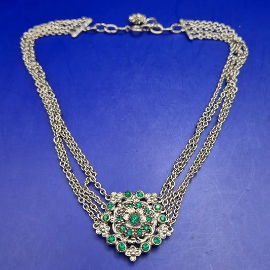 Prunkvolle Vintage Statement Kette – Silberfarben mit grünen Kristallen
