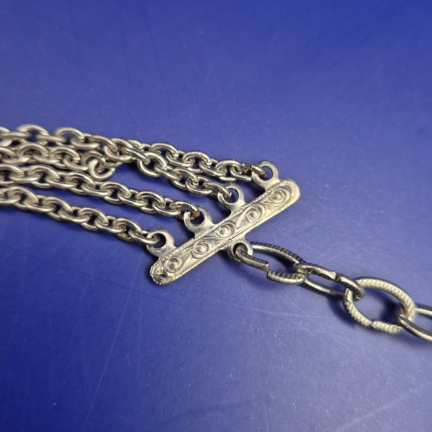 Prunkvolle Vintage Statement Kette – Silberfarben mit grünen Kristallen