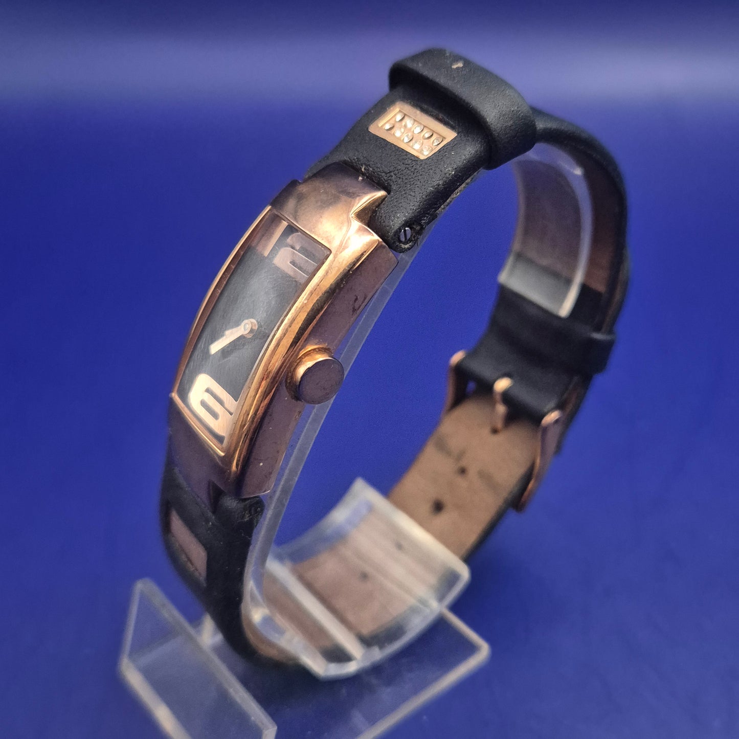 Moderne Esprit Damen Uhr – Roségold-Look mit Strass-Details
