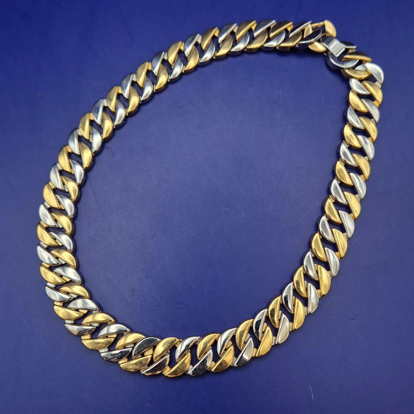 Massive Bicolor Panzerkette – Stilvolles Statement in Gold und Silber