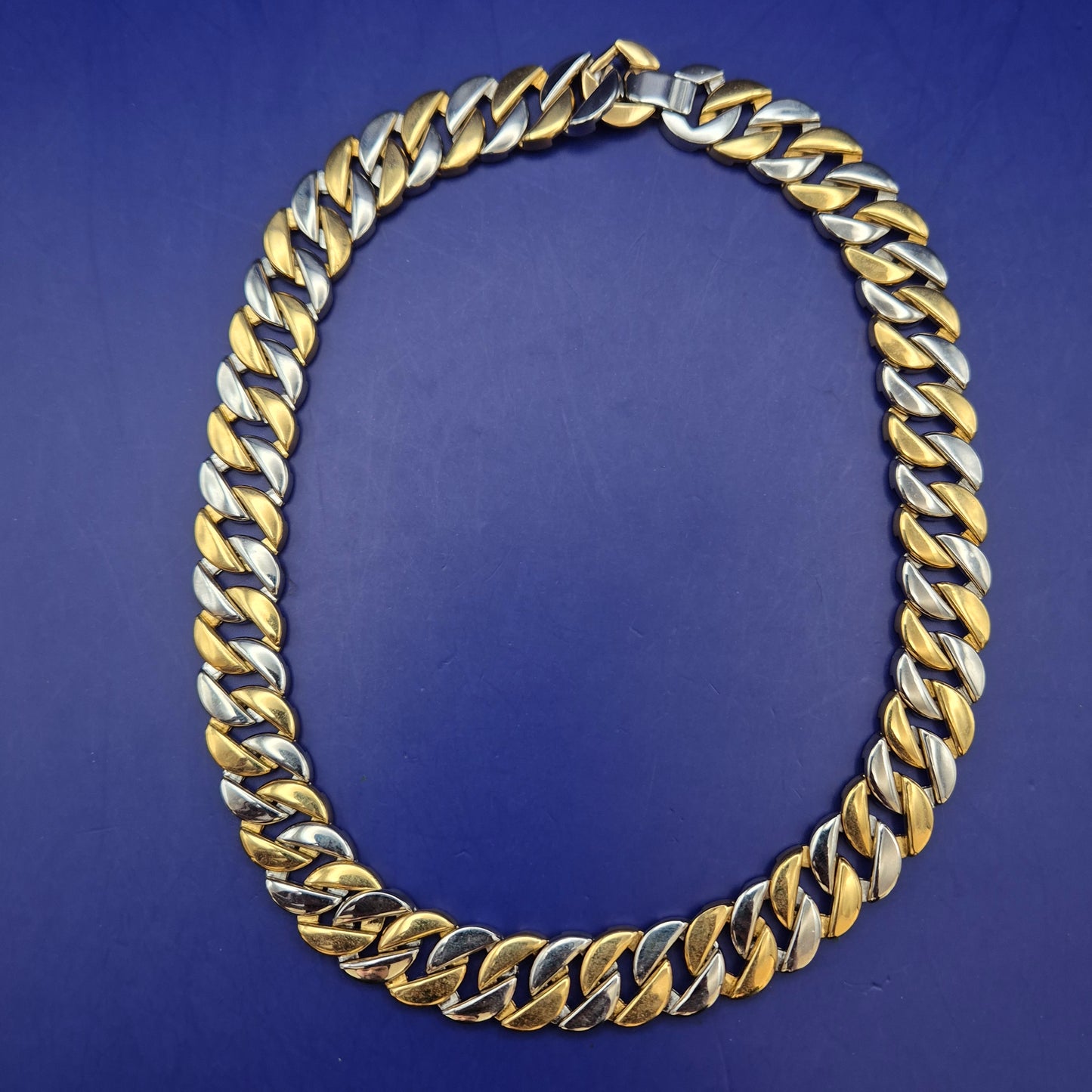 Massive Bicolor Panzerkette – Stilvolles Statement in Gold und Silber