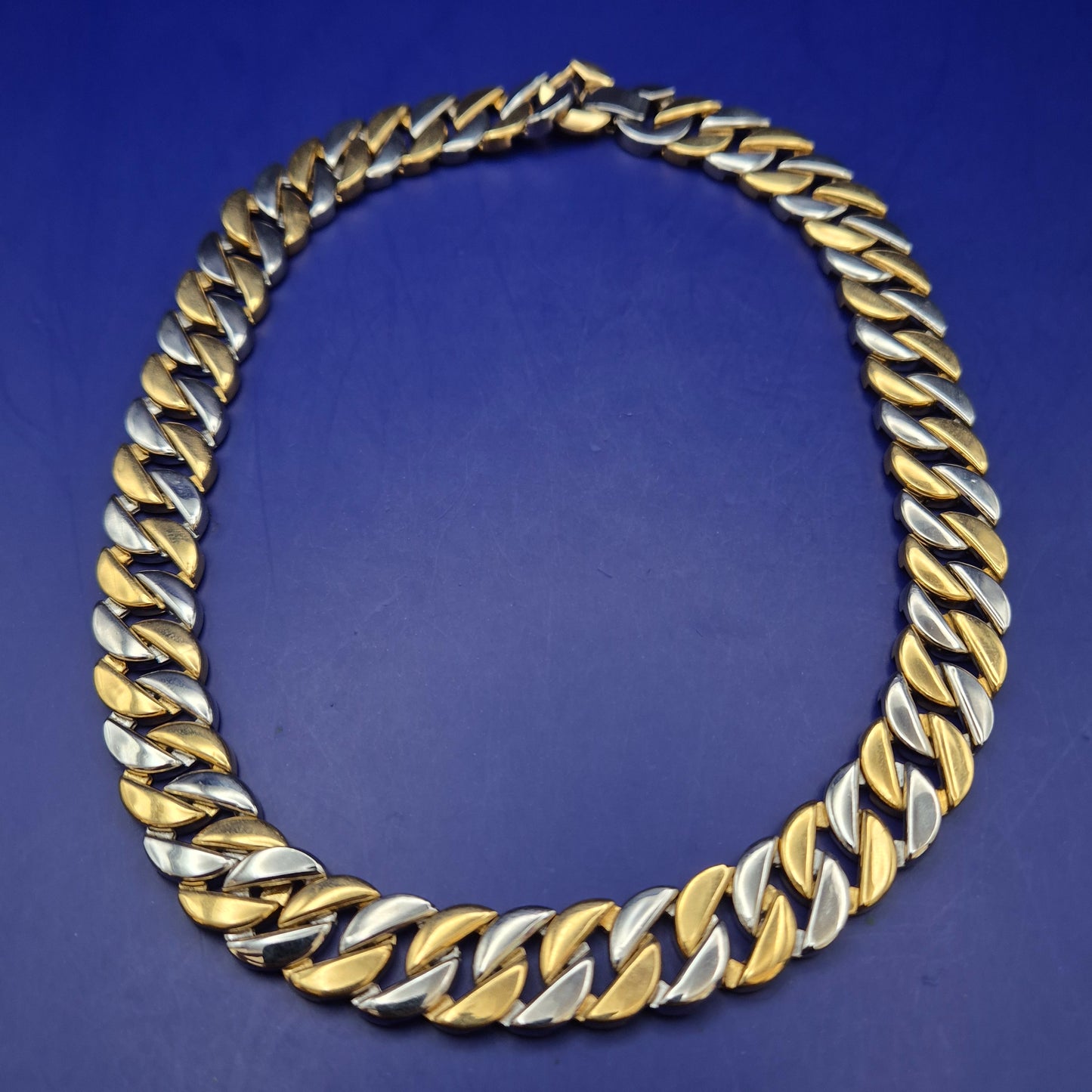 Massive Bicolor Panzerkette – Stilvolles Statement in Gold und Silber