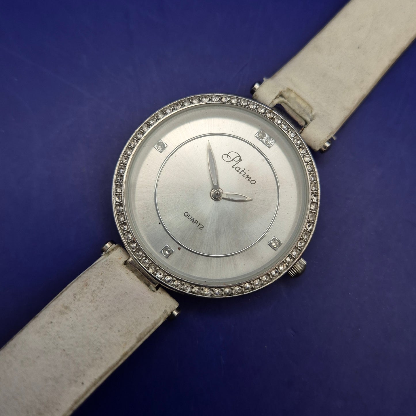 Funkelnde Platino Damen Uhr mit Strasslünette – Eleganter Look