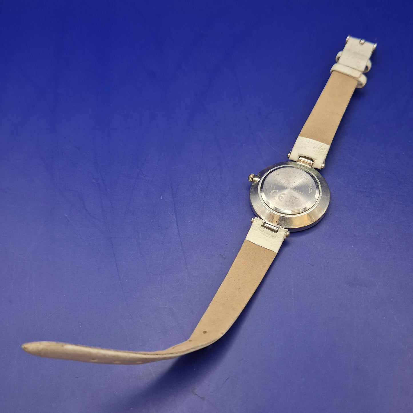 Funkelnde Platino Damen Uhr mit Strasslünette – Eleganter Look