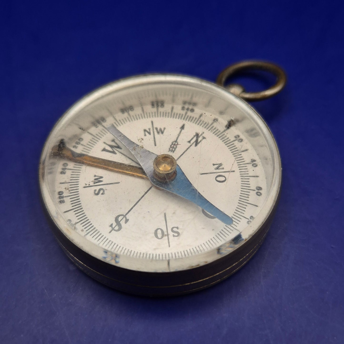 Antiker Taschenkompass aus Messing – Vintage Navigationsinstrument