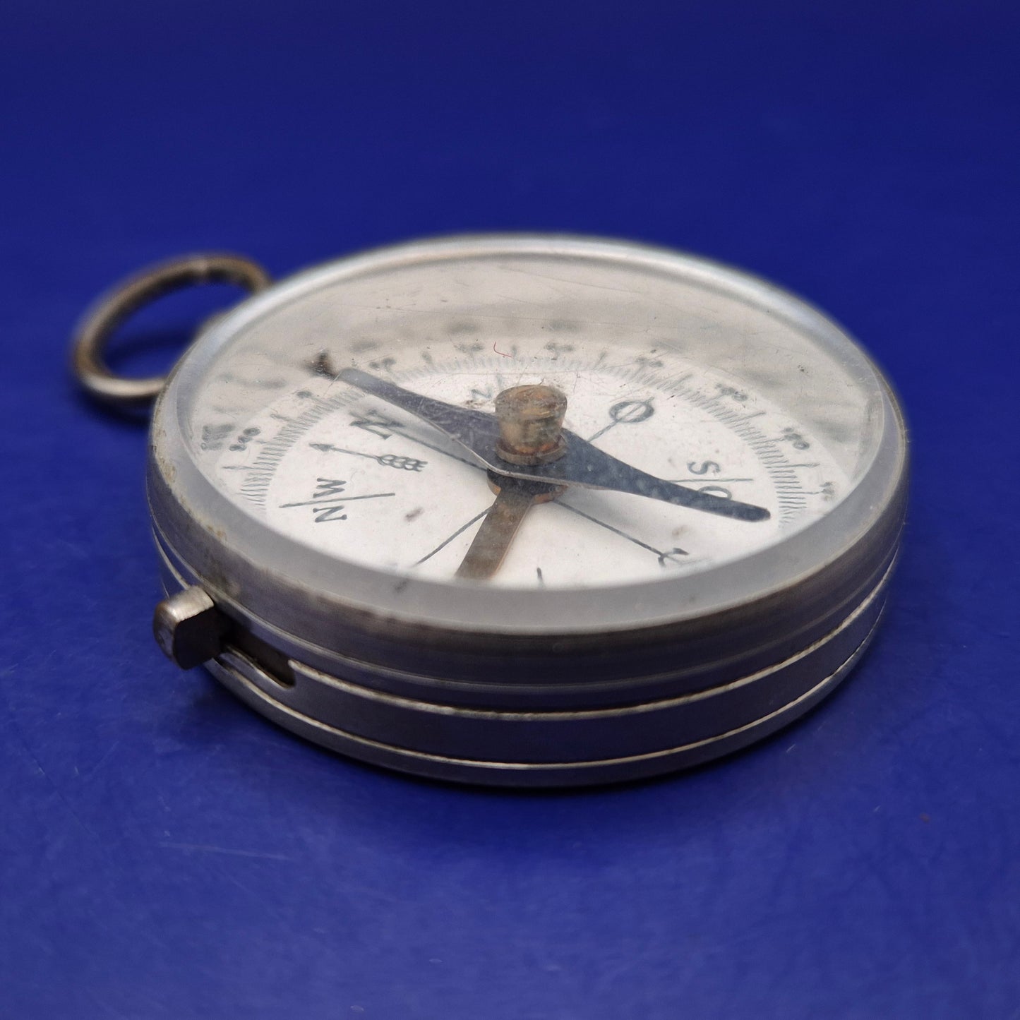 Antiker Taschenkompass aus Messing – Vintage Navigationsinstrument