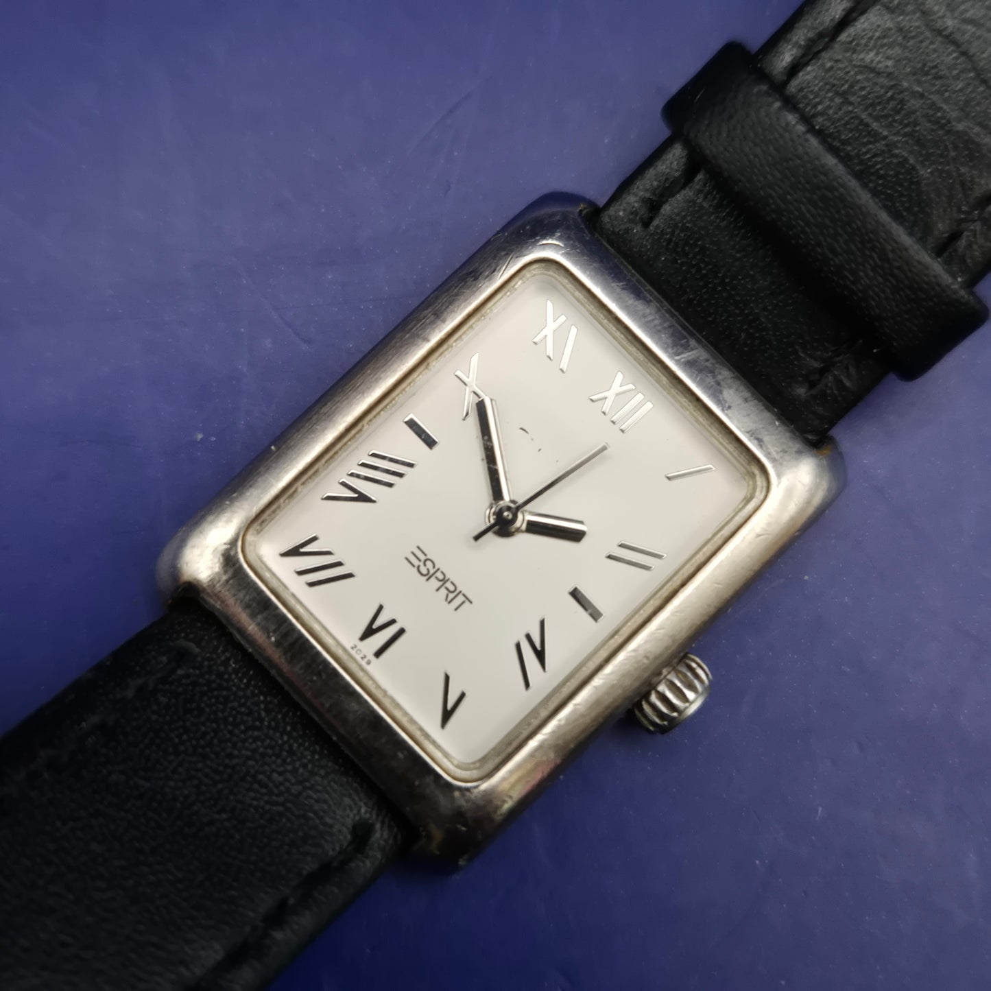 Klassische Esprit Damen Uhr – Rechteckiges Design mit Römischen Ziffern