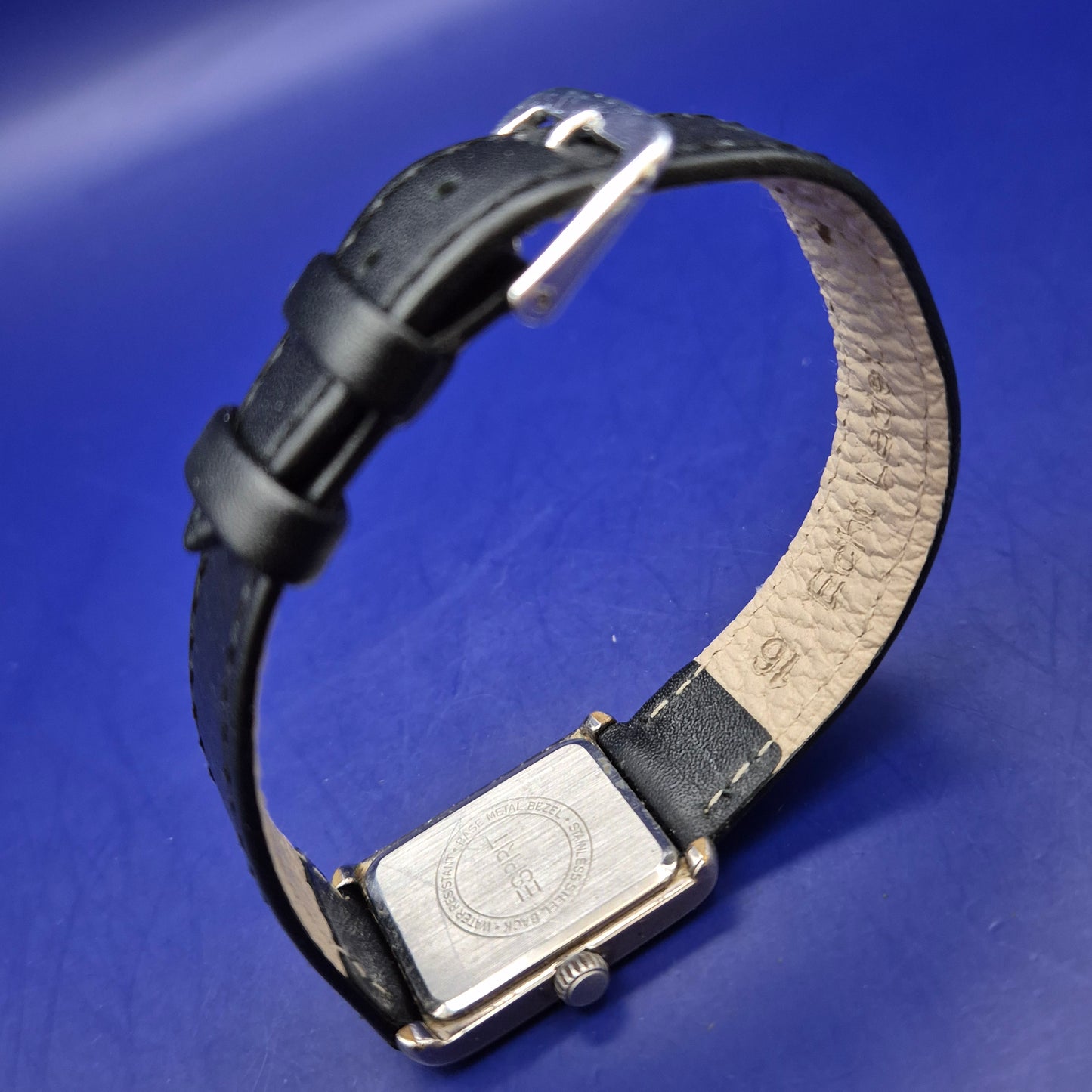 Klassische Esprit Damen Uhr – Rechteckiges Design mit Römischen Ziffern
