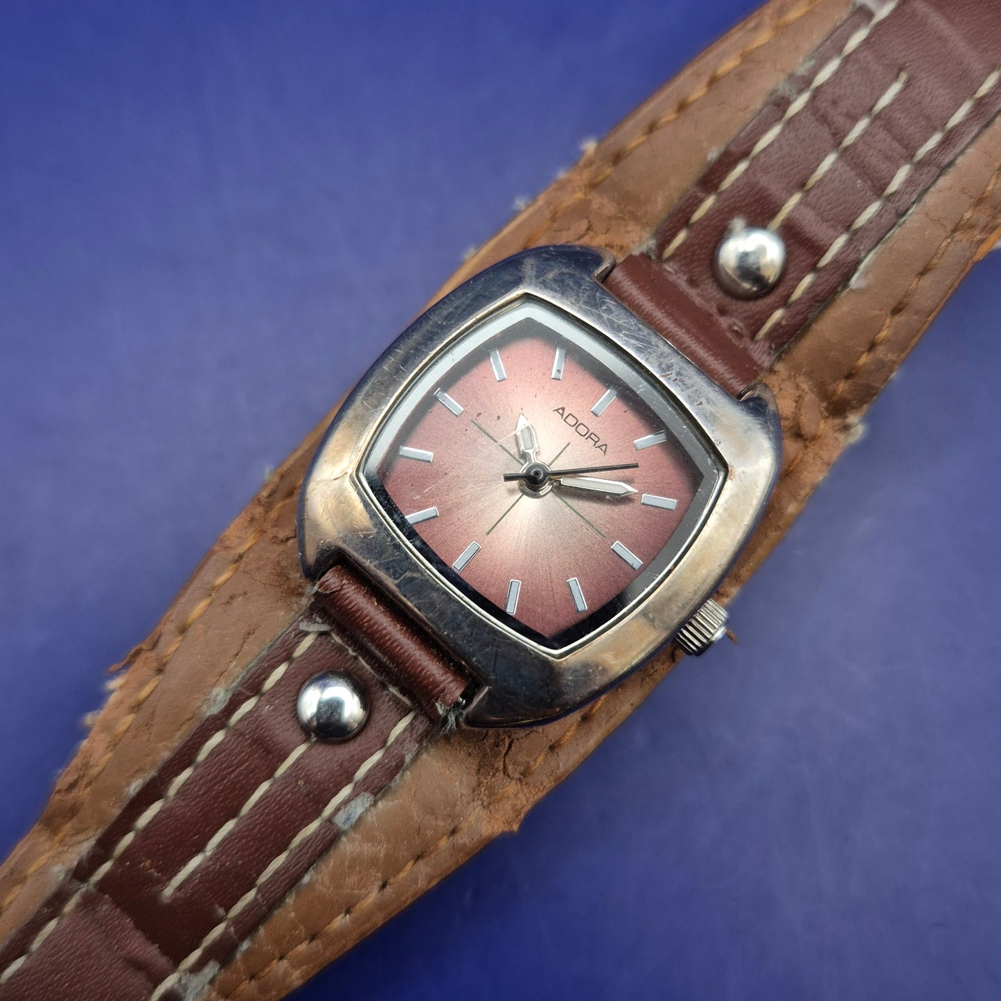 Stilvolle Adora Damen Uhr – Vintage-Look mit breitem Lederarmband