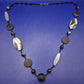 Moderne Statement Kette – Stilvoller Mix aus Holz- und Kunstharzelementen