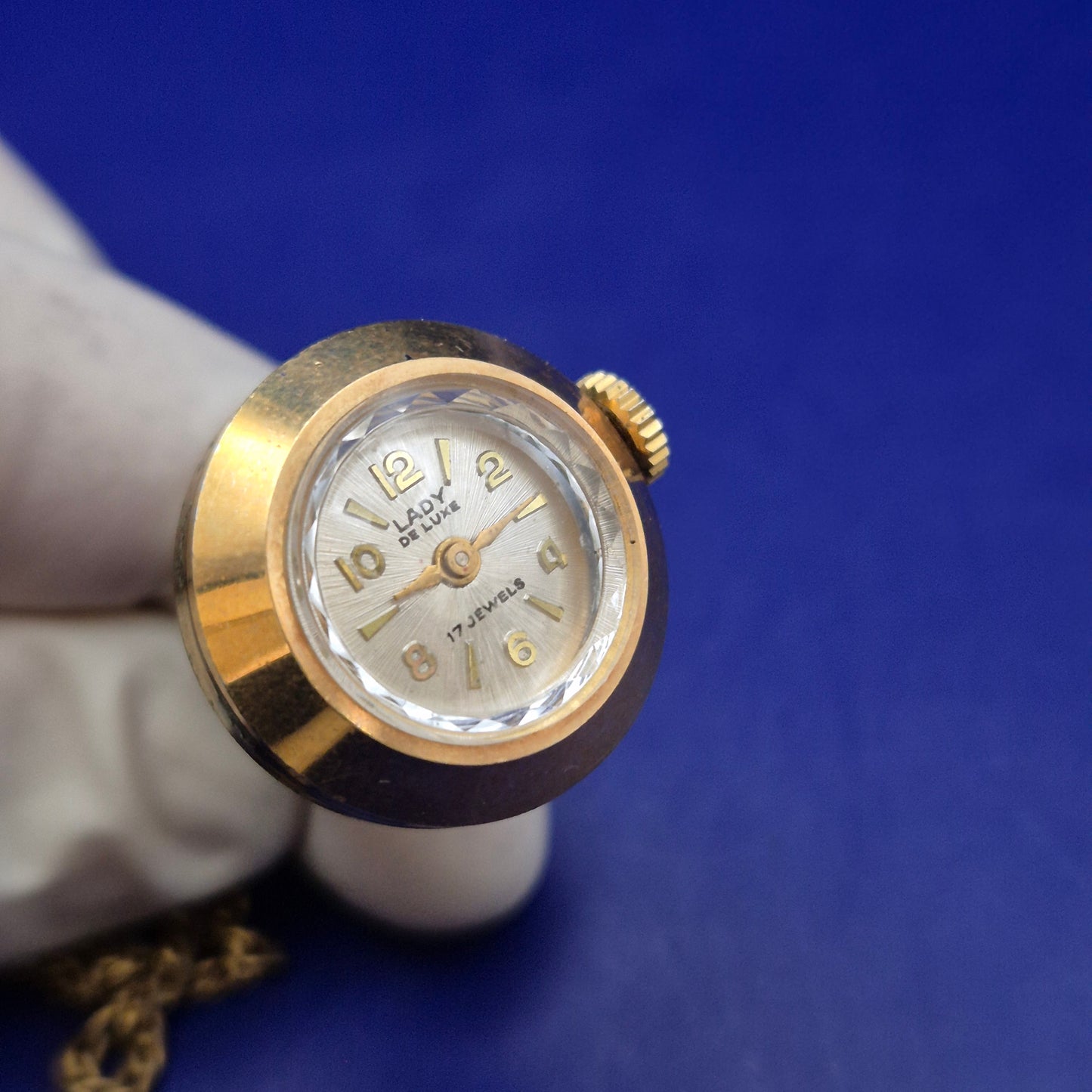Elegante Lady De Luxe Ketten Uhr – Vintage Design mit 17 Jewels