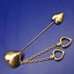 Elegante Herz-Anstecknadel in Goldoptik – Romantische Brosche mit Ketten