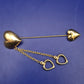 Elegante Herz-Anstecknadel in Goldoptik – Romantische Brosche mit Ketten