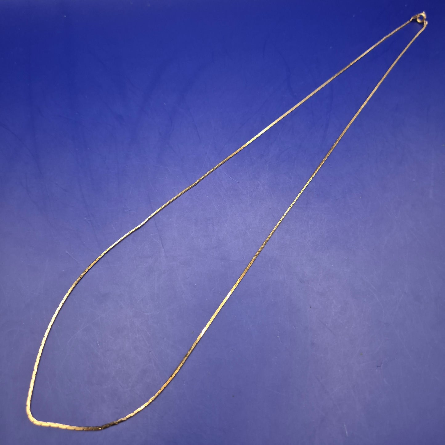 Elegante Flachpanzer Halskette in Gold-Optik – Zeitloses Accessoire