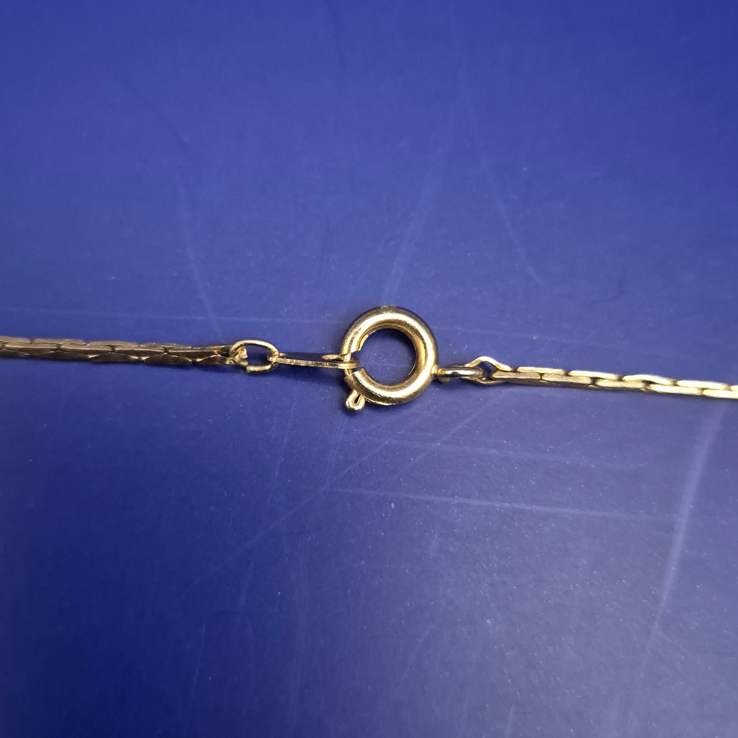 Elegante Flachpanzer Halskette in Gold-Optik – Zeitloses Accessoire