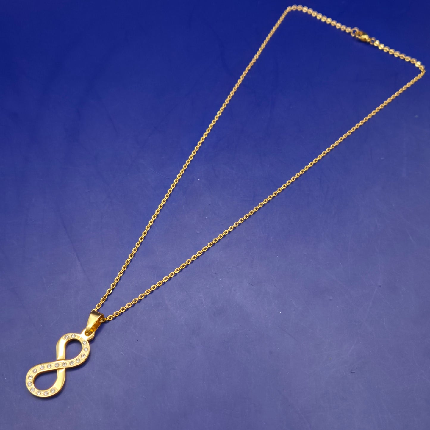 Elegante Damen Kette – Goldfarben mit funkelndem Unendlichkeits-Anhänger
