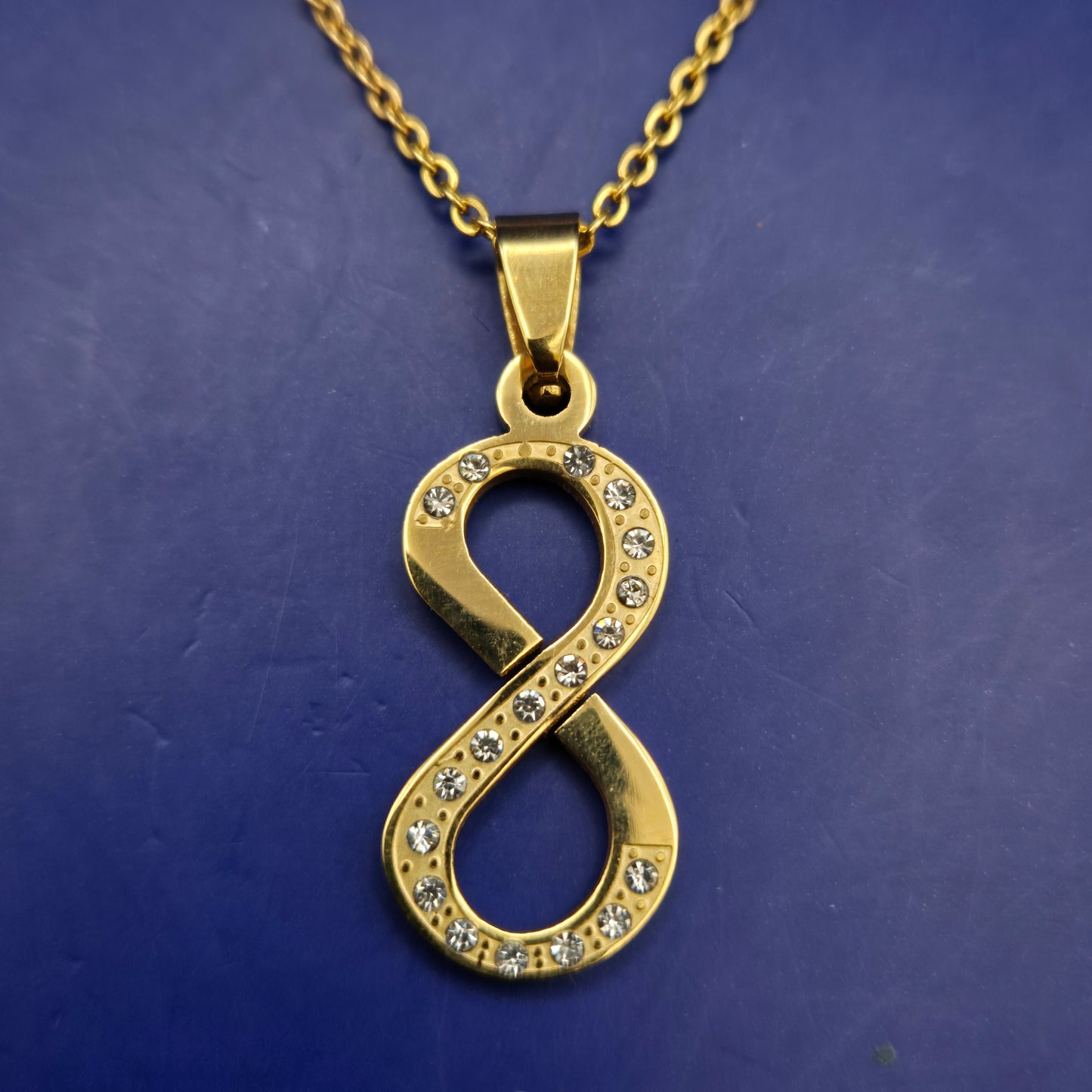 Elegante Damen Kette – Goldfarben mit funkelndem Unendlichkeits-Anhänger