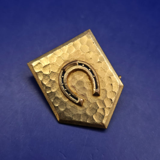 Vintage Hufeisen Brosche Goldfarben – Rustikaler Glücksbringer