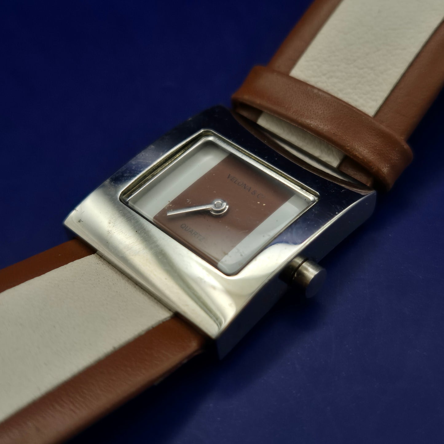 Moderne Velona & Co Damen Uhr – Rechteckiges Design in Braun & Weiß