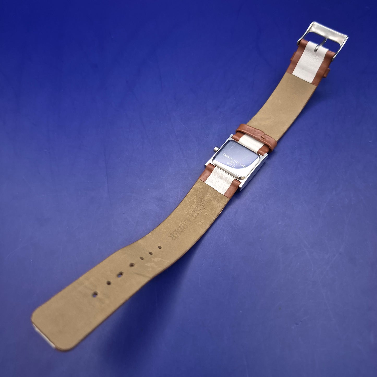 Moderne Velona & Co Damen Uhr – Rechteckiges Design in Braun & Weiß