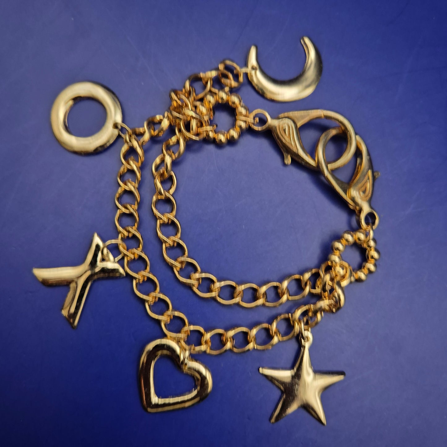 Charmantes Goldfarbenes Bettelarmband – Verspielte Symbole für Damen