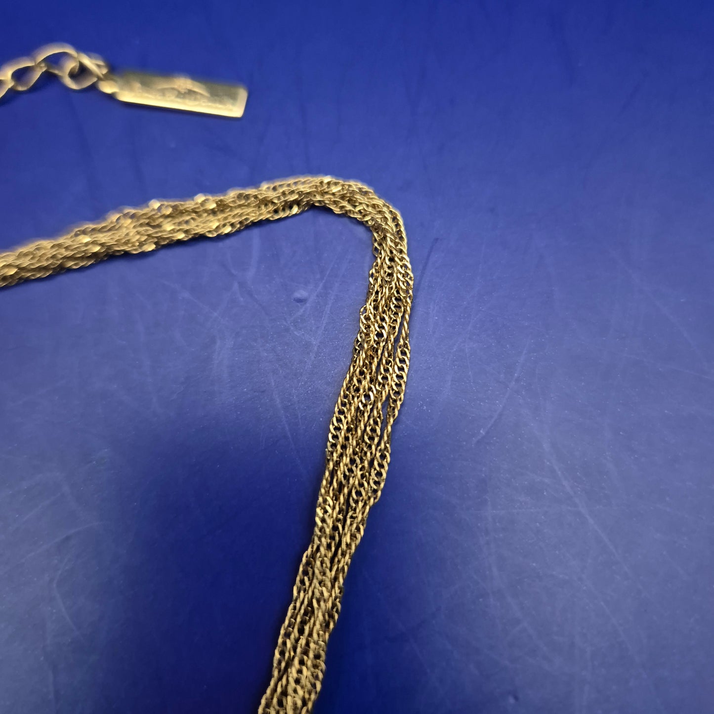 Elegante Senso di Donna Kette – Goldfarben mit Pavé-Kugel Anhänger