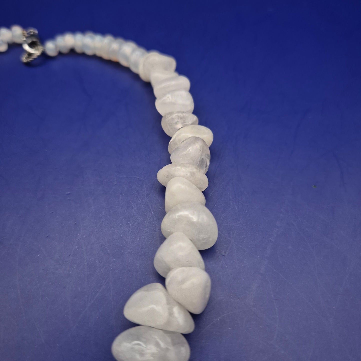 Elegante Mondstein Splitterkette – Stilvolle Damen Halskette in Weiß