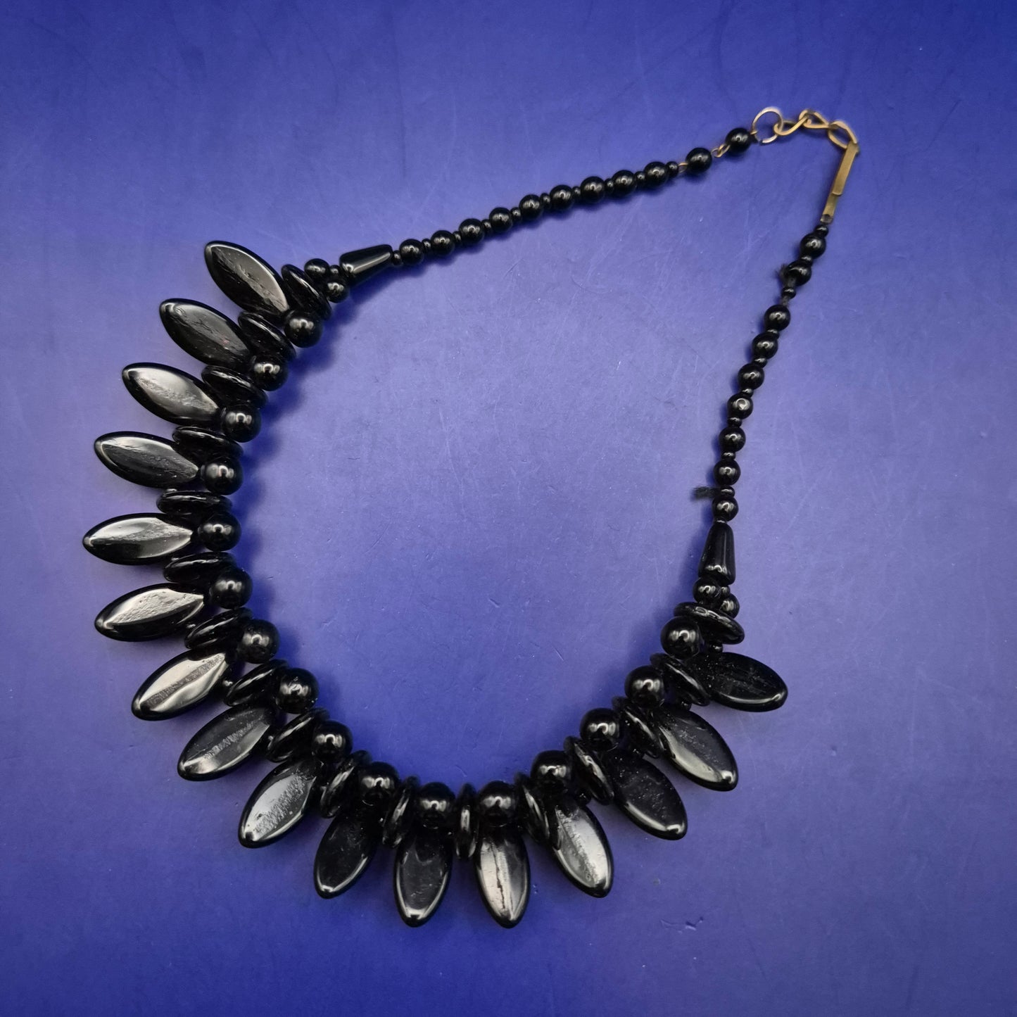 Markante Onyx Schwarz Damen Halskette – Statement Design in Tiefschwarz