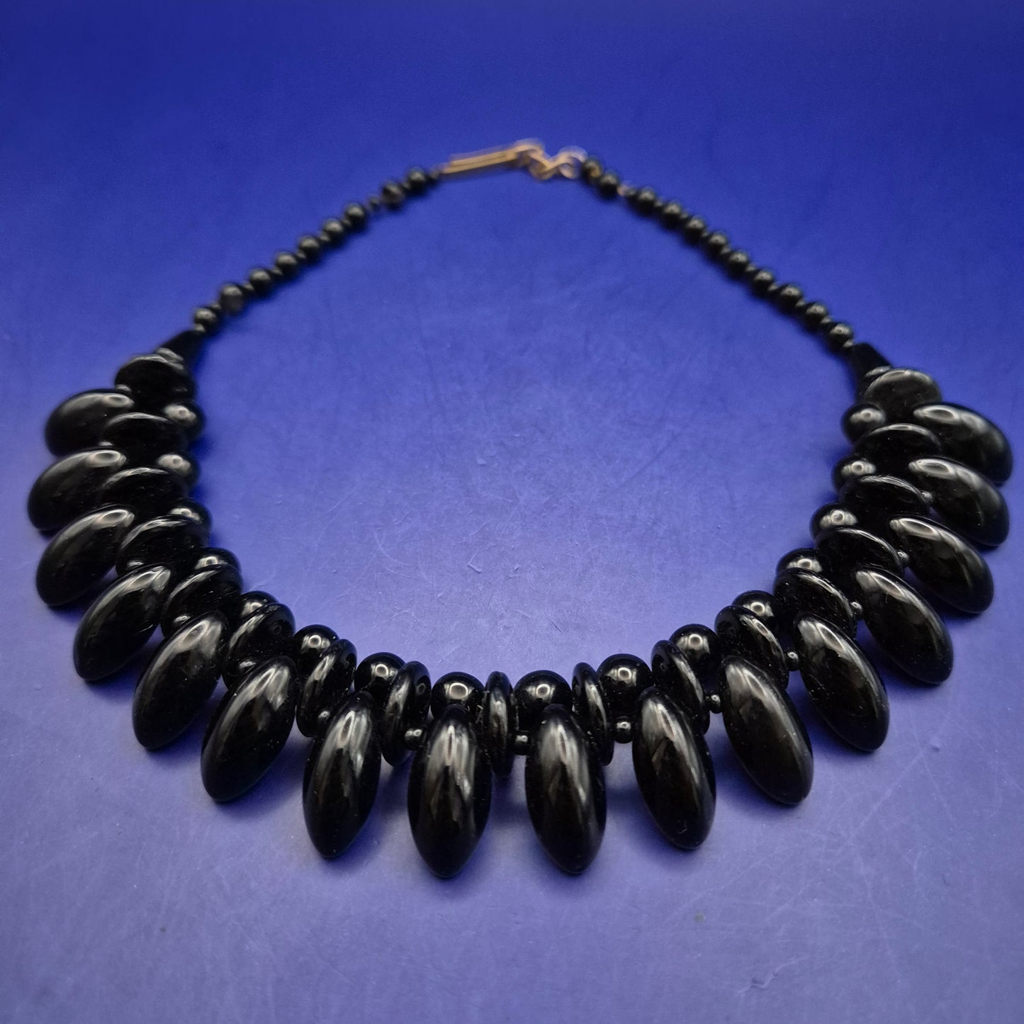 Markante Onyx Schwarz Damen Halskette – Statement Design in Tiefschwarz