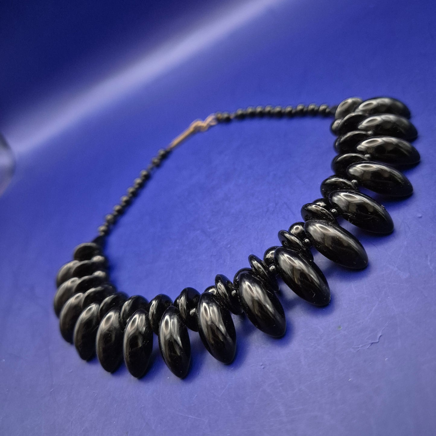 Markante Onyx Schwarz Damen Halskette – Statement Design in Tiefschwarz