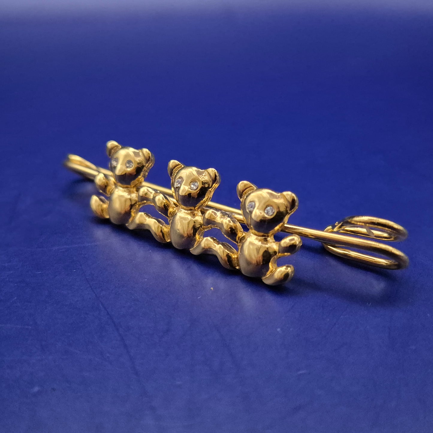 Goldene Brosche mit 3 Teddybären – Funkelnde Augen & Süßes Design