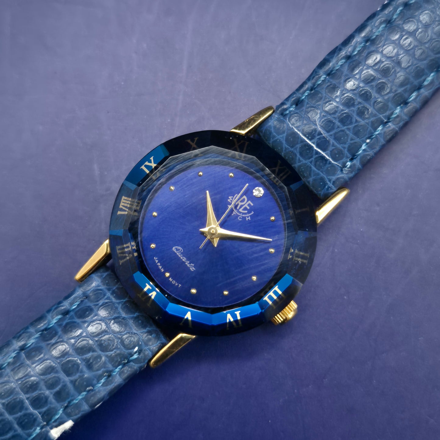 Stilvolle Damen Uhr mit blauem Zifferblatt – Exklusives Facettendesign