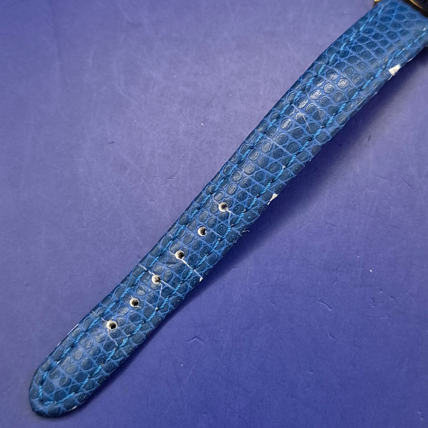 Stilvolle Damen Uhr mit blauem Zifferblatt – Exklusives Facettendesign