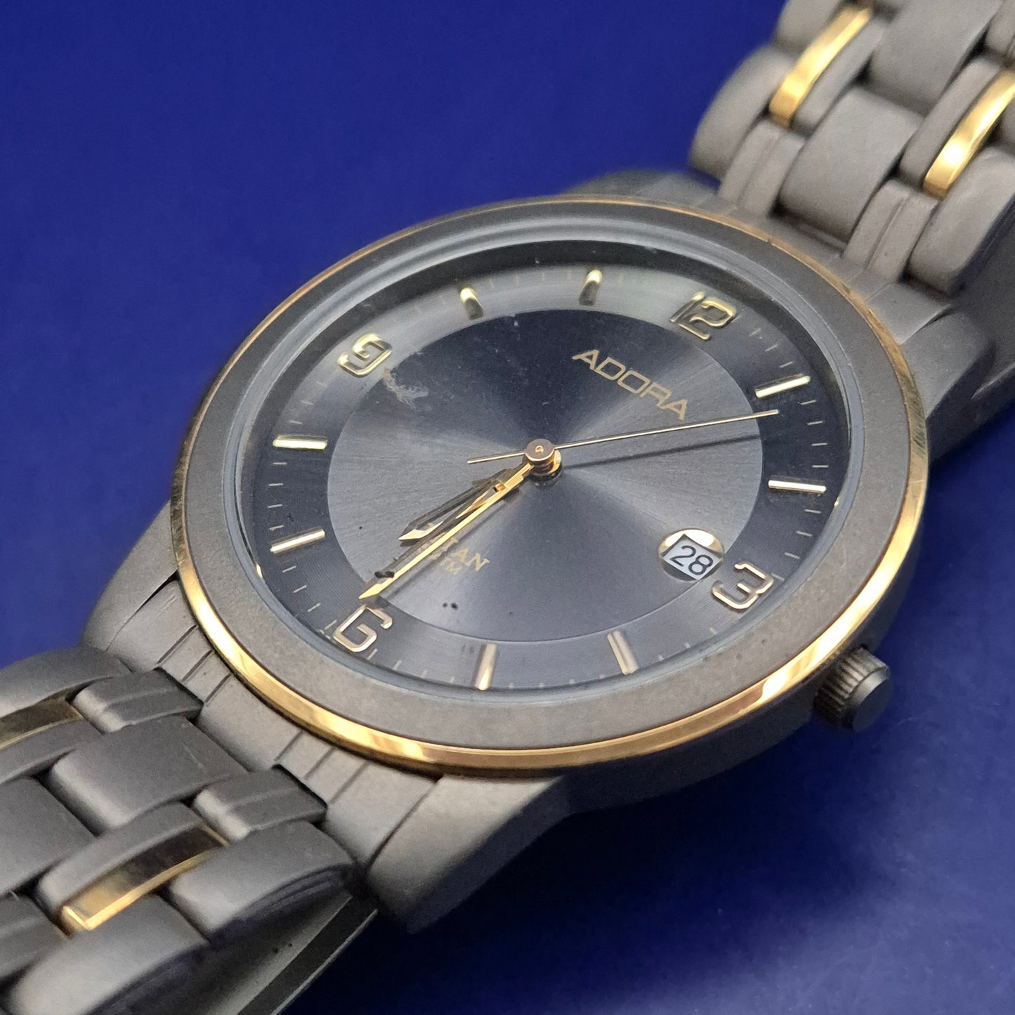 Moderne Adora Titan Herren Uhr – Bi-Color Design mit Datumsanzeige