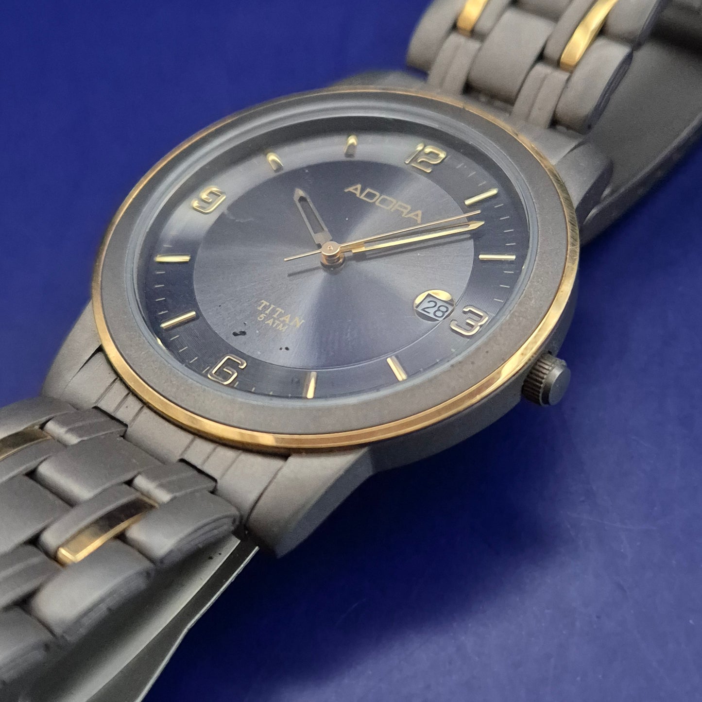 Moderne Adora Titan Herren Uhr – Bi-Color Design mit Datumsanzeige