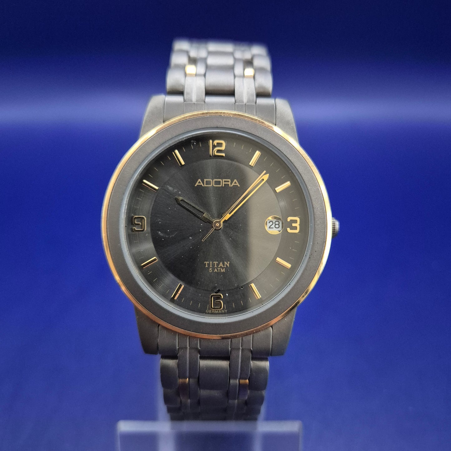 Moderne Adora Titan Herren Uhr – Bi-Color Design mit Datumsanzeige