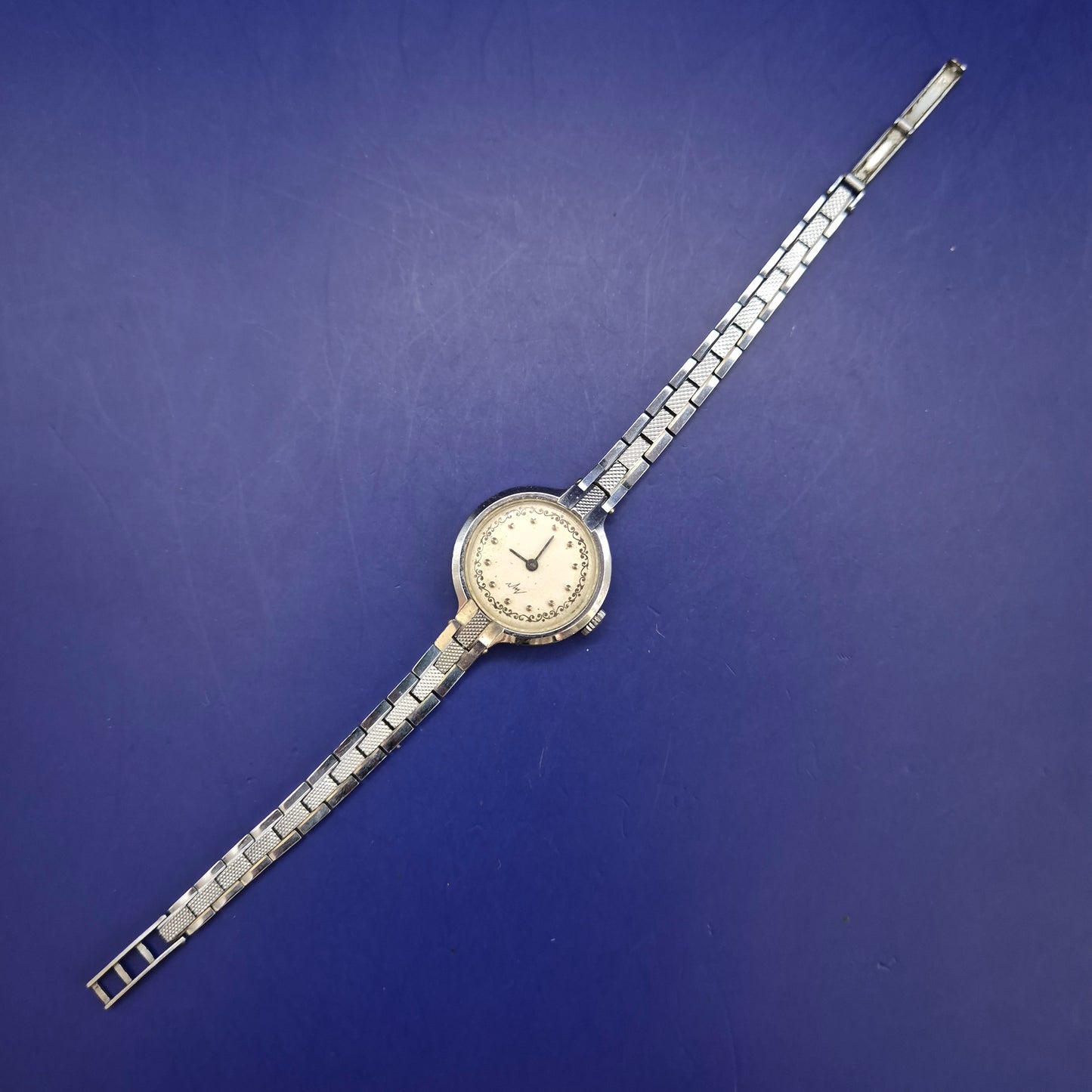 Elegante Vintage Luch Damen Uhr – Filigranes Sowjet-Design