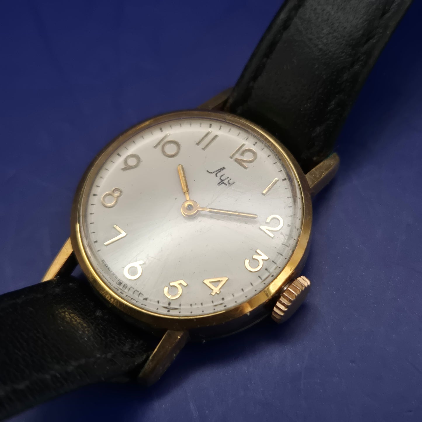 Vintage Luch Damen Uhr – Klassisches Design aus der Sowjetunion