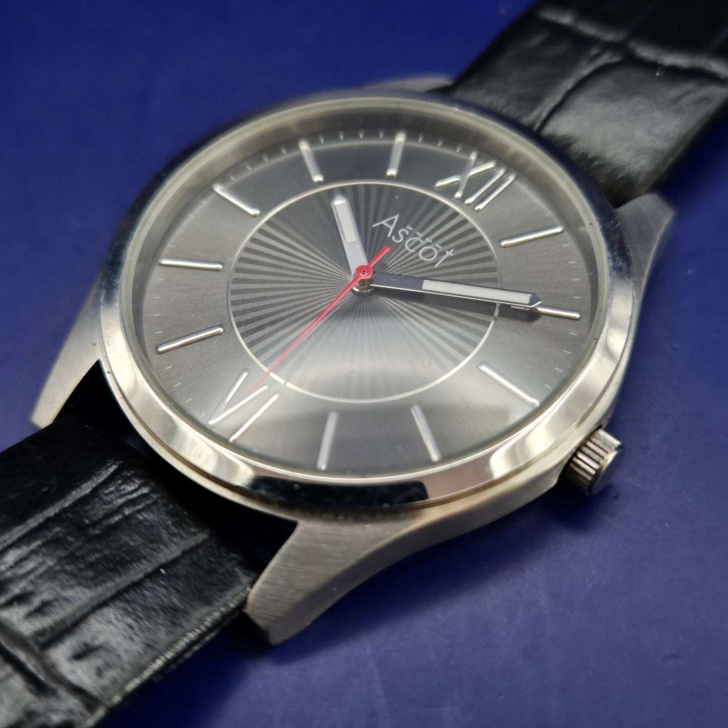 Elegante Ascot Herren Uhr – Zeitloses Design mit Sonnenschliff-Zifferblatt