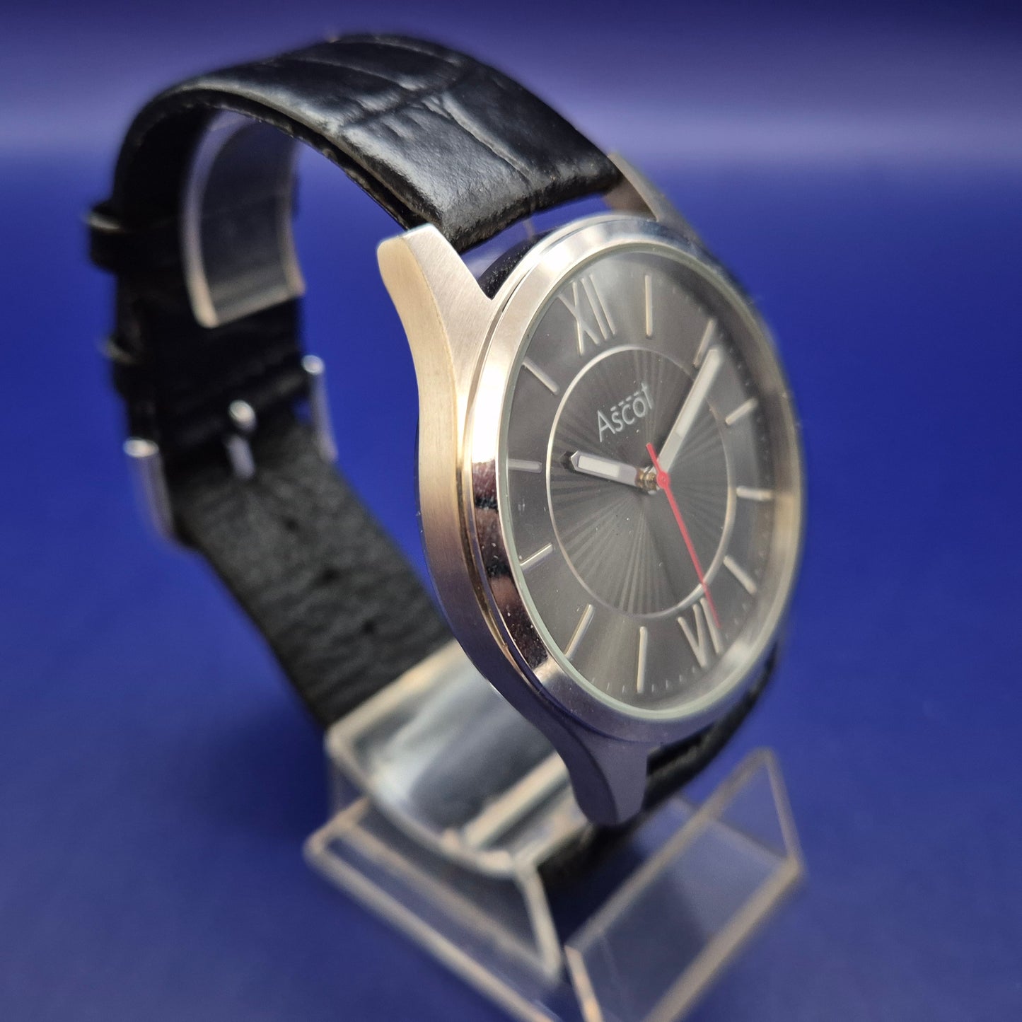 Elegante Ascot Herren Uhr – Zeitloses Design mit Sonnenschliff-Zifferblatt