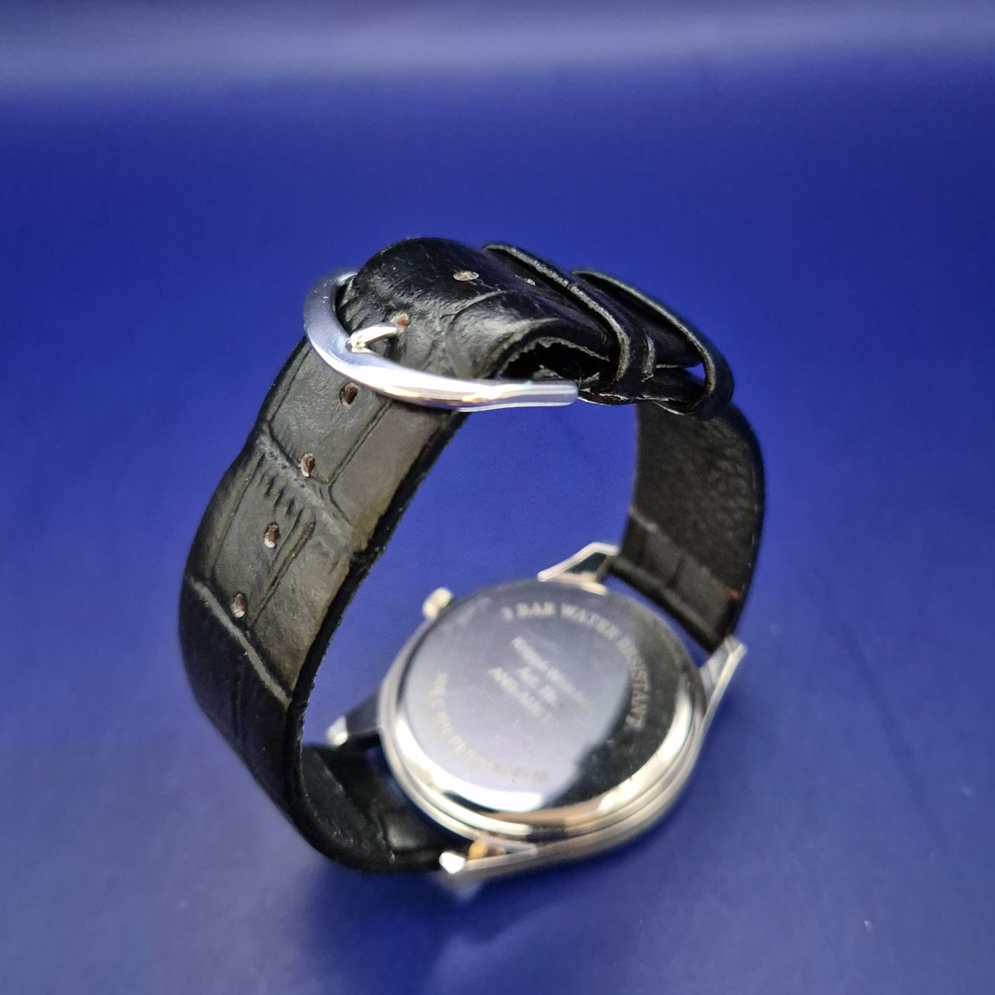 Elegante Ascot Herren Uhr – Zeitloses Design mit Sonnenschliff-Zifferblatt