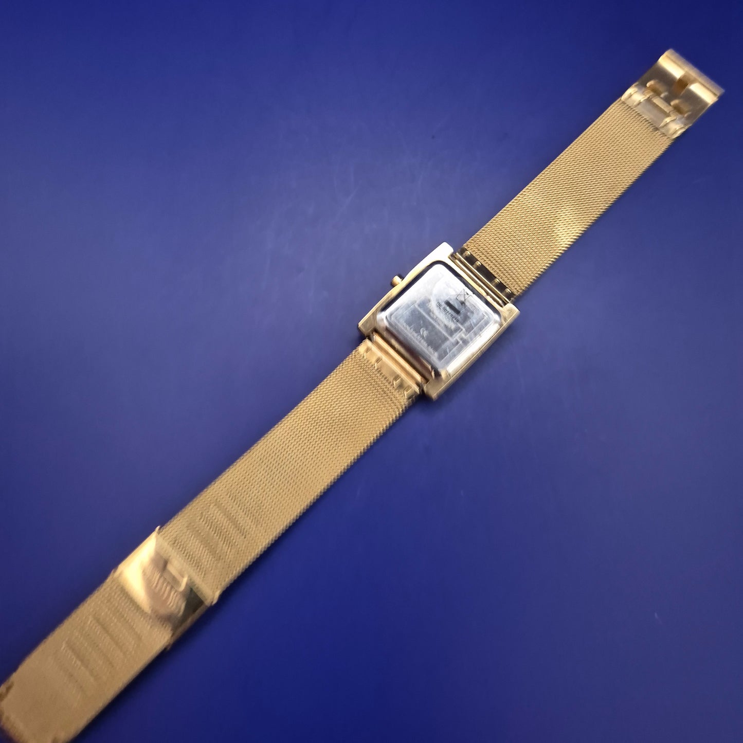 Elegante Madison New York Damen Uhr – Goldene Mesh-Optik & Rechteckiges Design