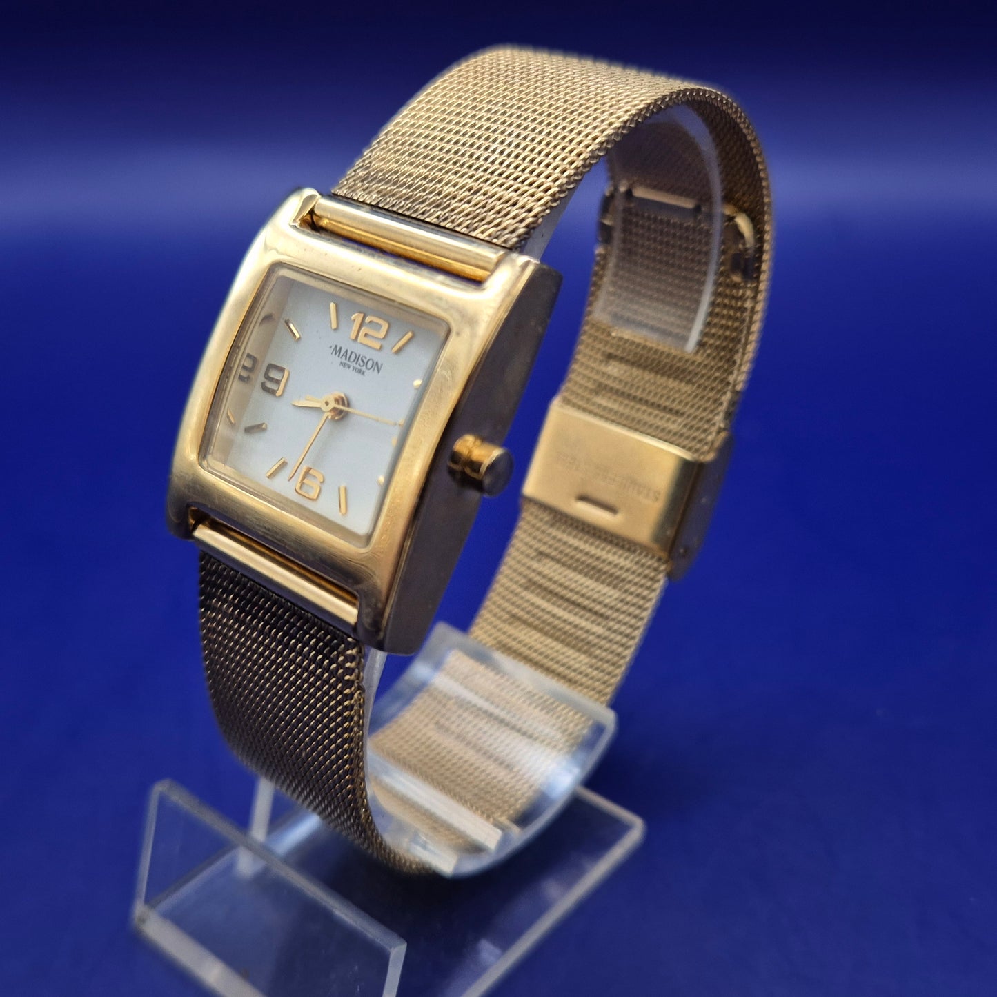 Elegante Madison New York Damen Uhr – Goldene Mesh-Optik & Rechteckiges Design