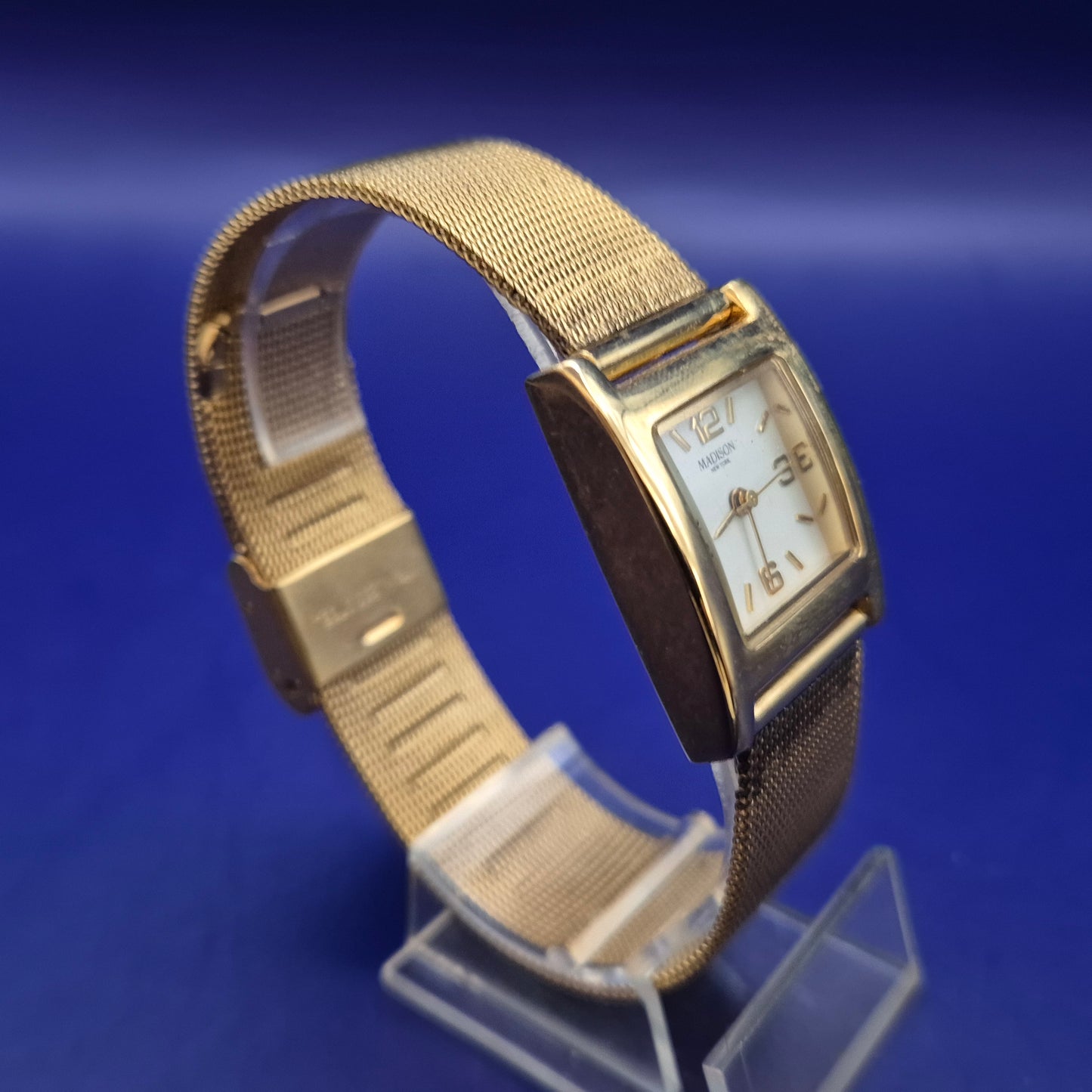 Elegante Madison New York Damen Uhr – Goldene Mesh-Optik & Rechteckiges Design