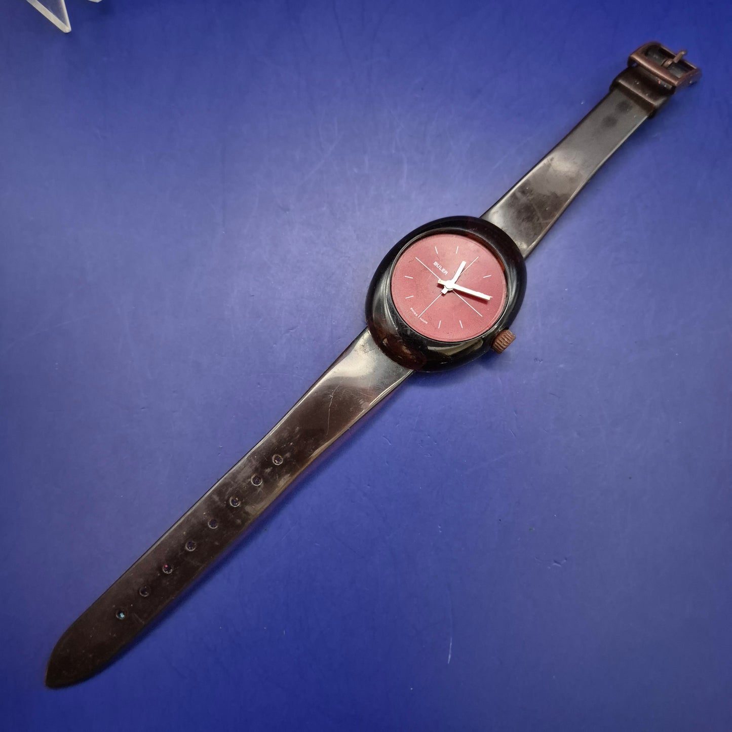 Vintage Buler Swiss Made Herren Uhr – Retro-Stil mit rotem Zifferblatt